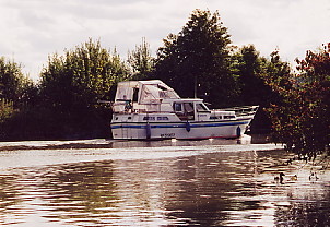 Photographie : plaisancier remontant la Marne.