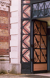 Photographie : porte d'entre du btiment principal de la Ferme du Buisson.
